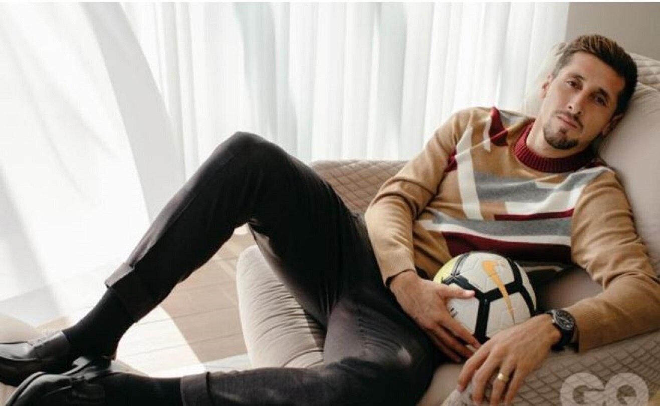 Héctor Herrera posa para revista de moda