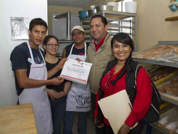 Entregan certificados a emprendedores