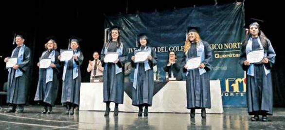 Celebran su graduación