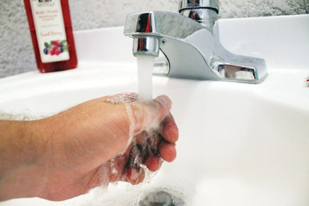 Rechazan aumento a servicio de agua