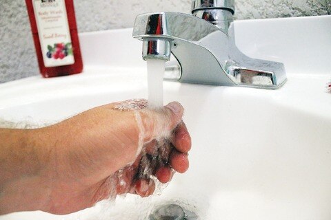 Rechazan aumento a servicio de agua