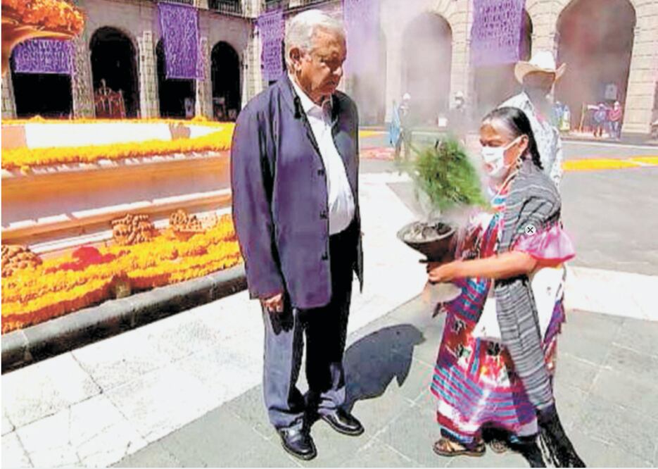 Ofrenda en Palacio, en honor a muertos por Covid-19
