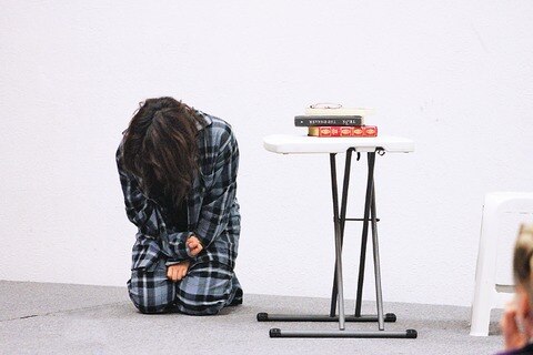 Jóvenes se expresan con humor