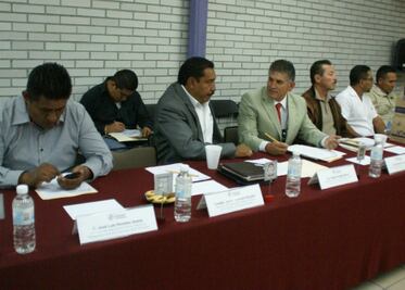Se reúnen secretarios de los 18 municipios
