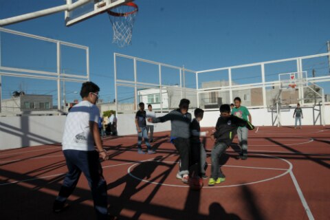 Entregan área deportiva