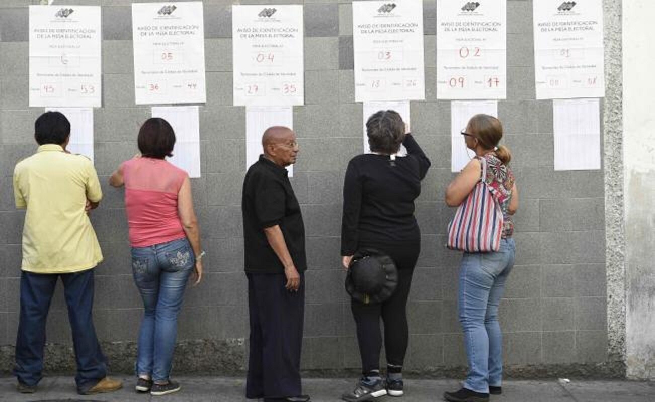 Nicolás Maduro vota al inicio de las elecciones en Venezuela