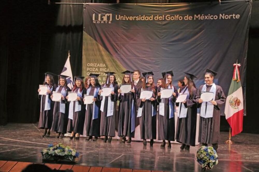 En compañía de amigos y familiares, los estudiantes de la generación 2013-2017 festejaron la culmiación de sus estudios. Además, durante la ceremonia se reconoció a los alumnos con mejor promedio (FOTOS: GONZALO IBÁÑEZ. EL UNIVERSAL)