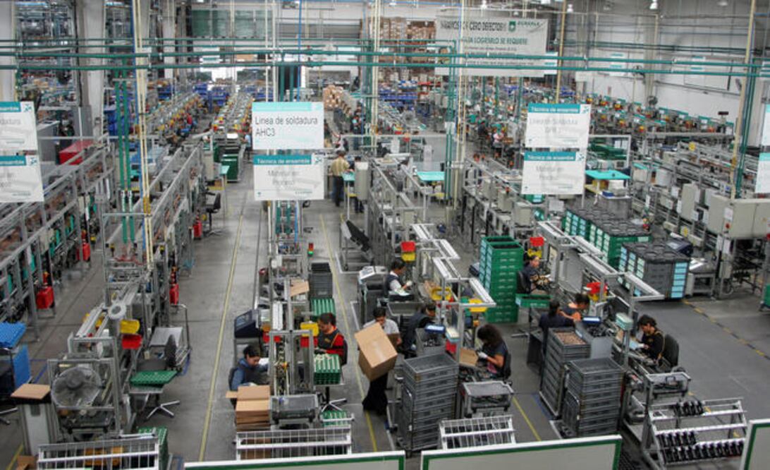 La Ciudad de México, Estado de México, Nuevo León, Jalisco, Veracruz, Guanajuato, Coahuila de Zaragoza, Puebla y Tamaulipas, aportaron de manera conjunta el 60% del PIB nacional a precios básicos en 2015. (RICARDO LUGO. EL UNIVERSAL)