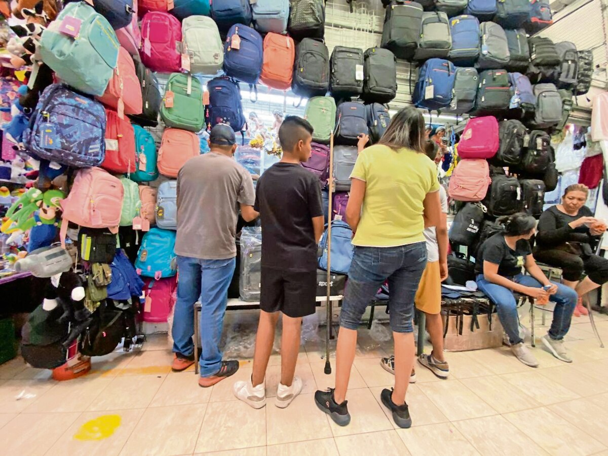 Listas de útiles alcanzan los mil 300 pesos
