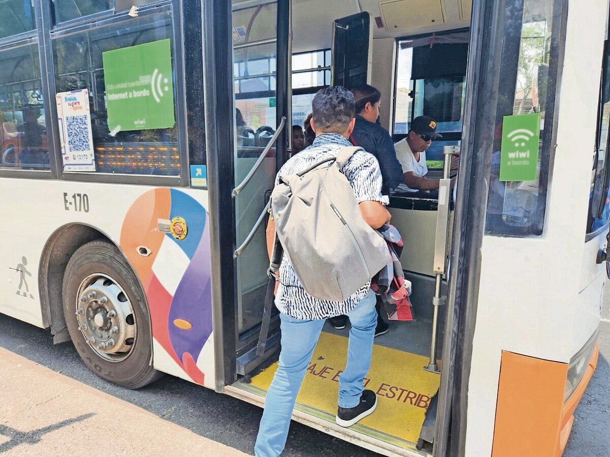 Cerca de 700 camiones del Qrobús tendrán internet