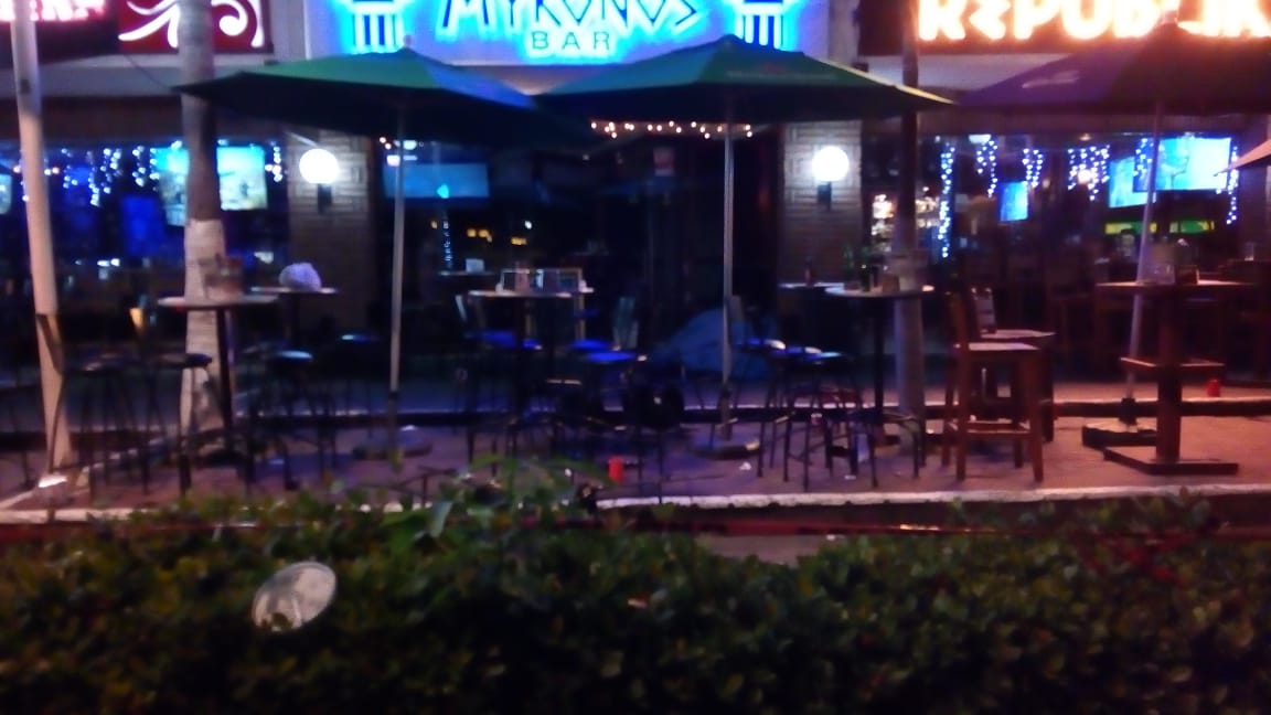 Atacan a balazos bares en Acapulco