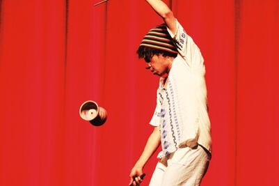 Payasos promueven la unión familiar