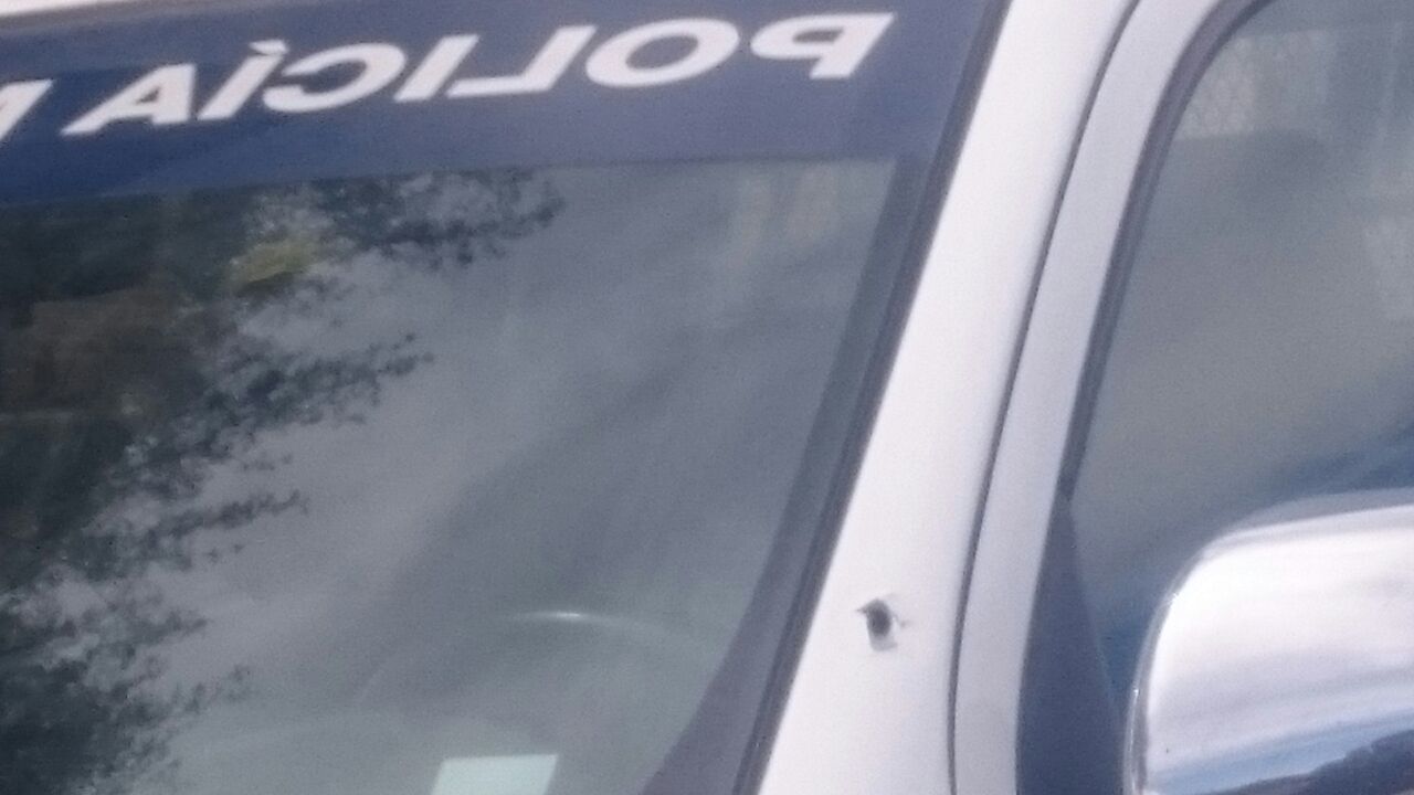 Pobladores hieren a tres policías municipales