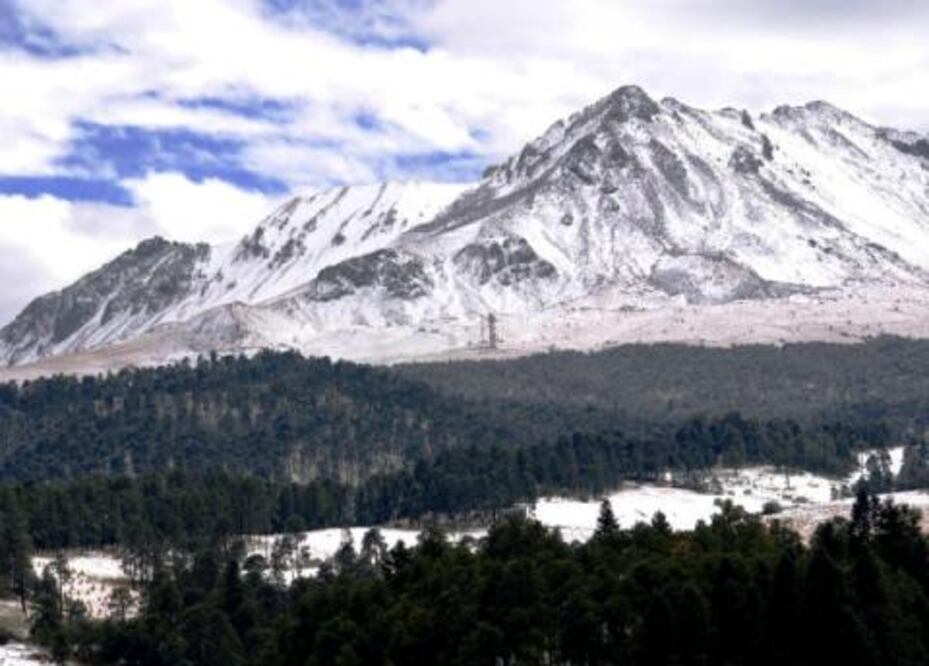 Rescatan a seis queretanos