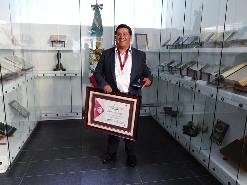 Reconocen a Gustavo Rangel Parra