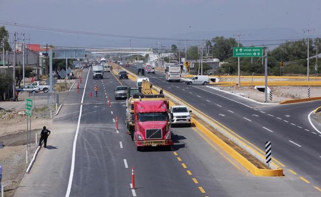 El nuevo tramo consta de 9.5 kilómetros, donde se pasó de dos a cuatro carriles, con tres entronques a desnivel donde se registra una afluencia vehicular de 9 mil 822 automóviles diarios
