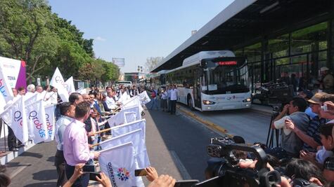 Dan banderazo de salida a Qrobús
