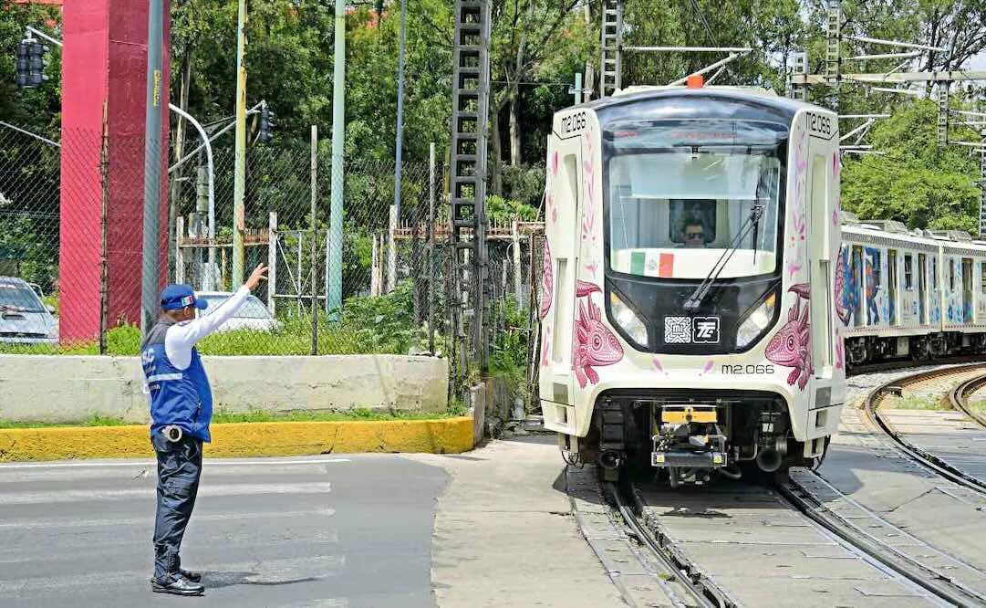 El proyecto de modernización contempla nueve cruceros a nivel, en los que existe convivencia entre el Tren Ligero, vehículos y peatones, según las bases de la licitación. Foto: SANTIAGO CADENA. EL UNIVERSAL