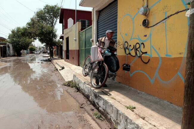 Lluvia causa daños en 100 comercios de la capital queretana