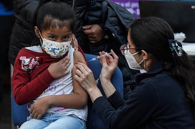 Van 17 niños vacunados contra Covid-19 en Querétaro; todos presentaron amparos 