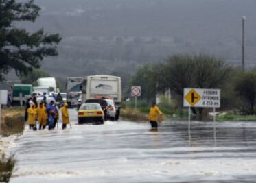Lluvia causa afectaciones en la capital