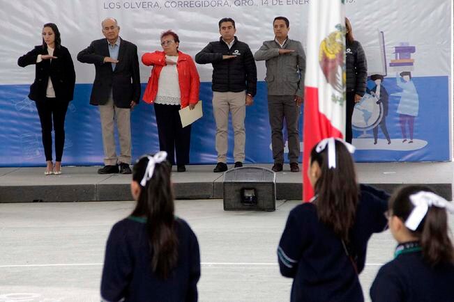 Refrenda Sosa su compromiso con estudiantes de Corregidora