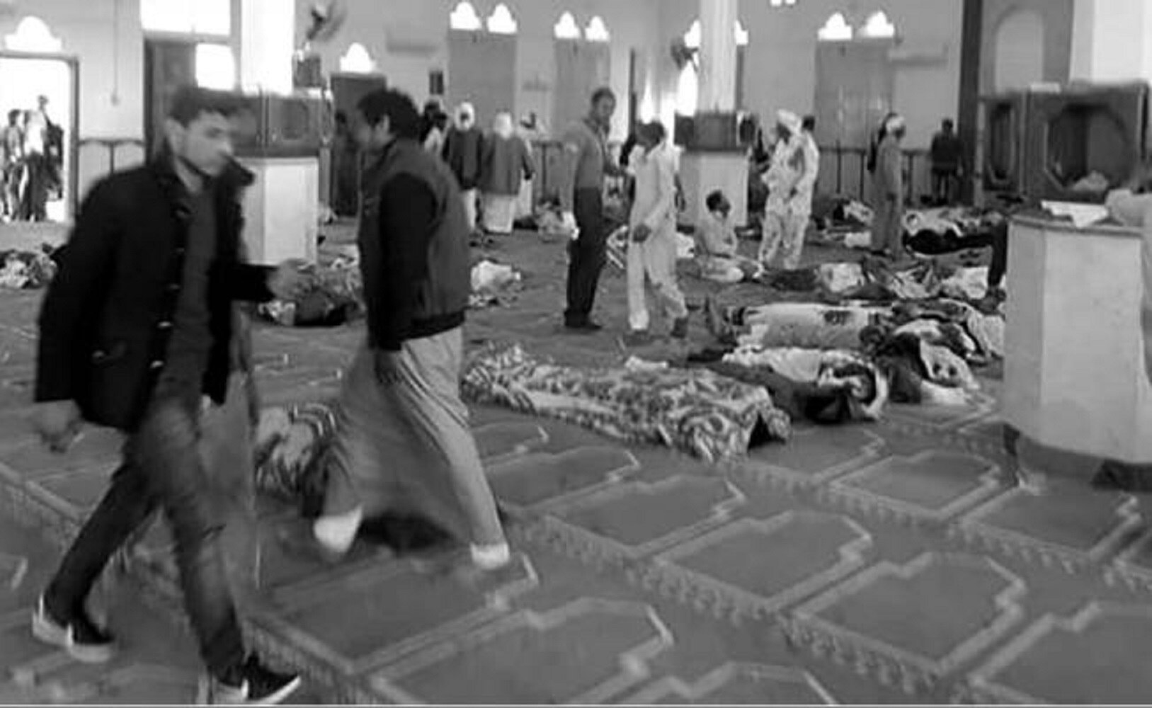 Elevan a 200 los muertos en ataque terrorista en mezquita en el Sinaí egipcio