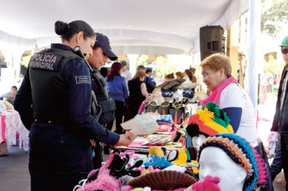 Reconocen la labor de mujeres 