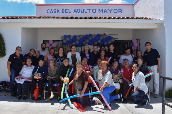 Con un cine debate festejan al adulto mayor en El Marqués
