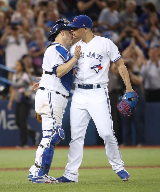 El cerrador mexicano llegó a 32 rescates con los canadienses. FOTO: TOM SZCZERBOWSKI. AFP