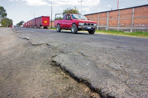 Piden reparar baches en SJR