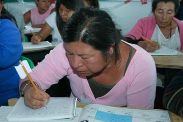 Disminuye rezago educativo 5.3%