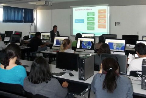 INEGI muestra servicios a universitarios en SJR