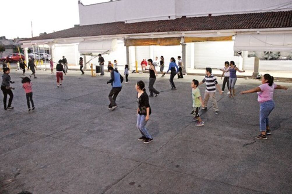 Ensayan para la fiesta de la Santa Cruz