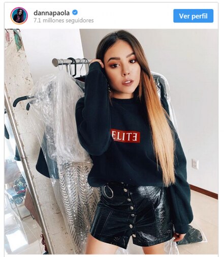 La sudadera Élite de Danna Paola puede ser tuya por tan solo 500 pesos