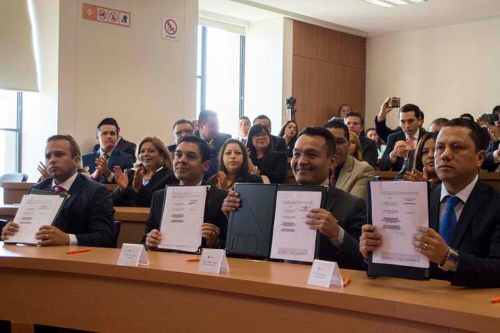 El contrato implicará la contratación de las seis abogados (cinco hombres y una mujer) que demostraron conocimientos para atender procesos de litigio con el modelo Cosmos del Sistema de Justicia Penal Acusatorio. (MITZI OLVERA. EL UNIVERSAL)
