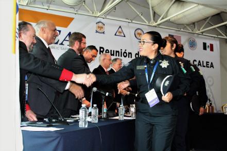 Policía Estatal y CQ-CIAS reciben acreditación de excelencia por parte de CALEA