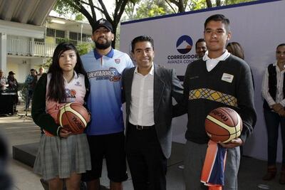 Sosa anuncia que crecerá programa de becas escolares