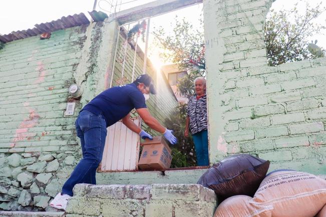 IEEQ no frena la entrega de apoyos, dice Juan Rivera