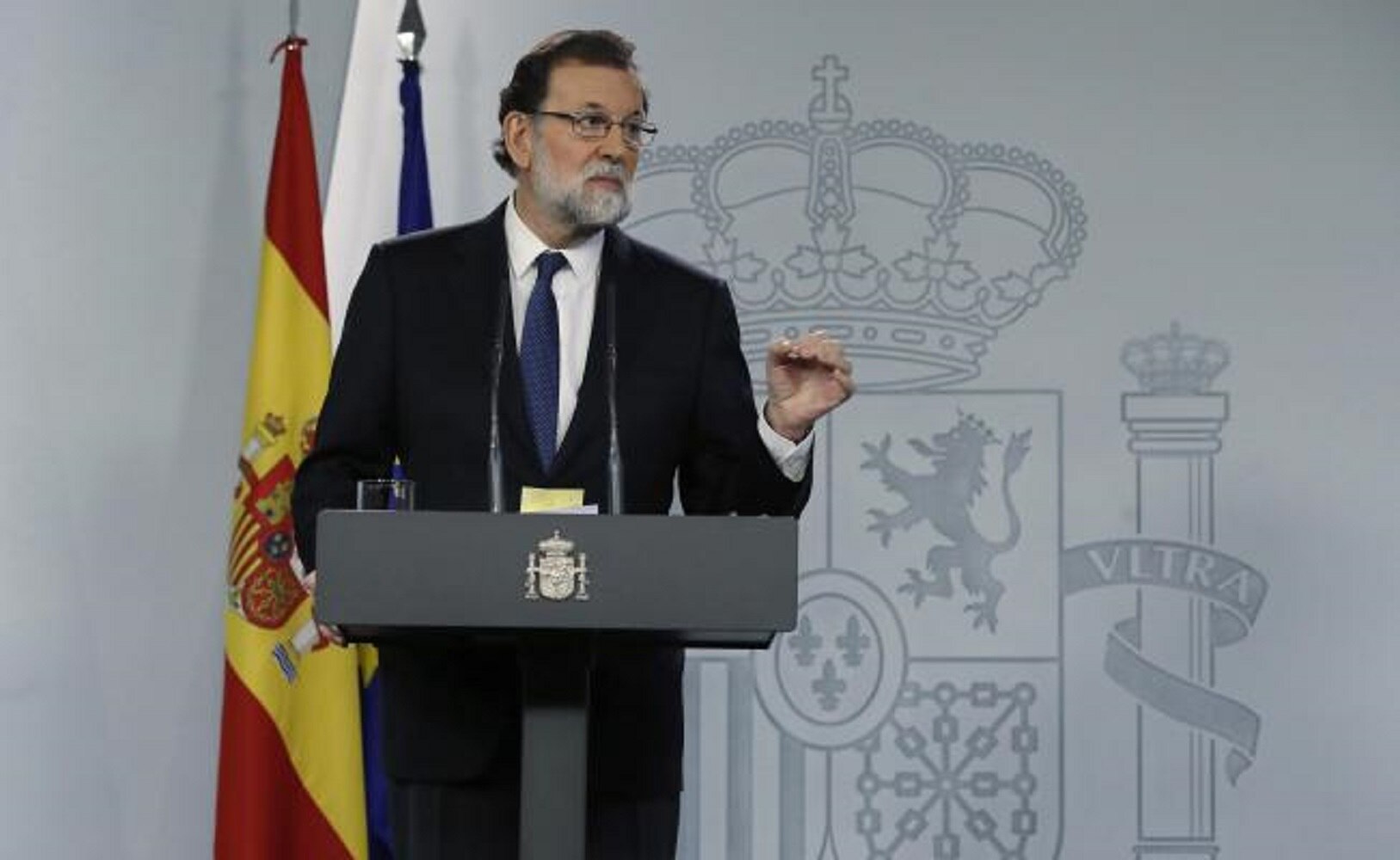 Gobierno español propone cesar al presidente de Cataluña y convocar comicios
