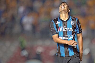 A zarpazos, bajan a los Gallos de su nube