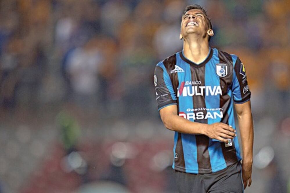 A zarpazos, bajan a los Gallos de su nube