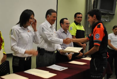 Paramédicos realizan curso de capacitación