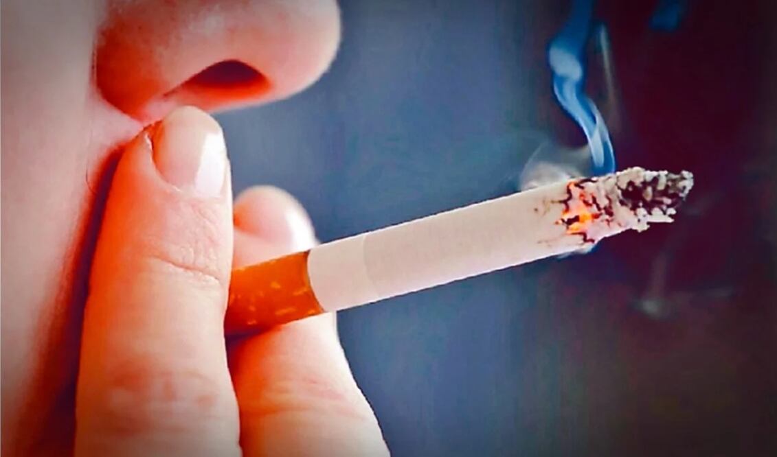 Va Walmart contra nuevas reglas para consumo de cigarro