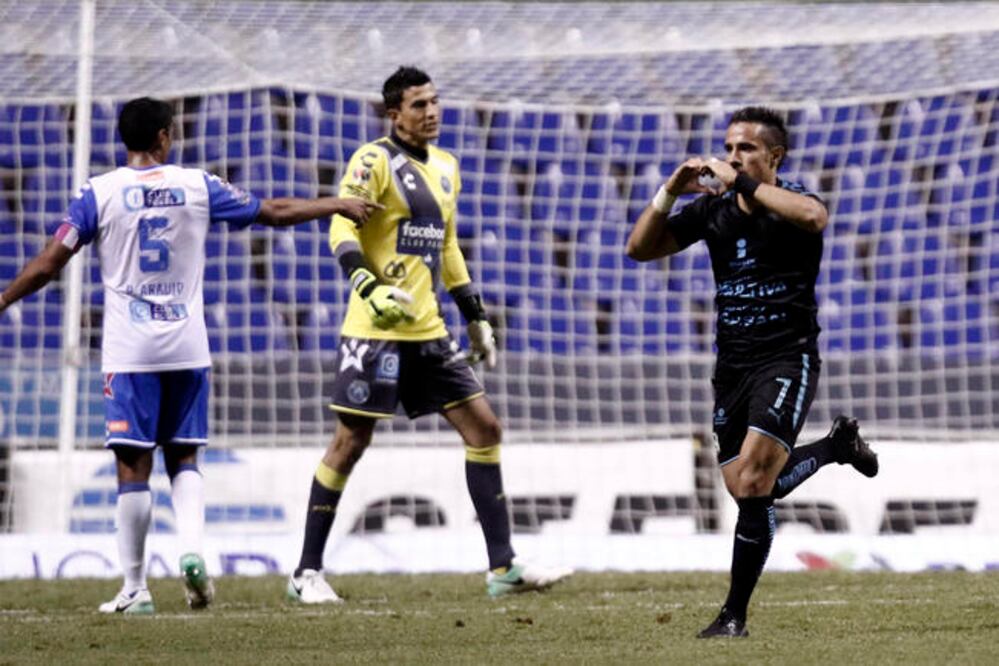 Camilo da Silva hizo un doblete para dar el empate al equipo queretano (HUGO ORTUNO. EFE)