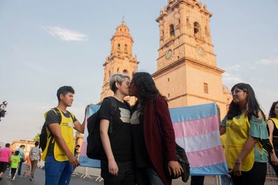 Realizan “Besatón” en Morelia, en el marco del Día Internacional contra la Homofobia