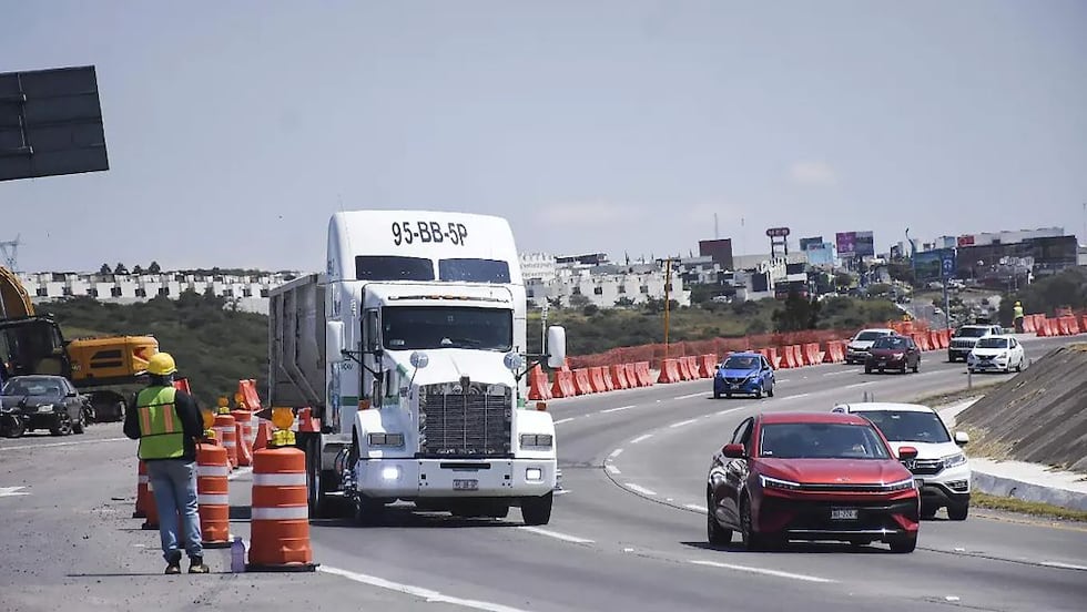 Trabajan en proyecto para rampa de frenado en la carretera 57