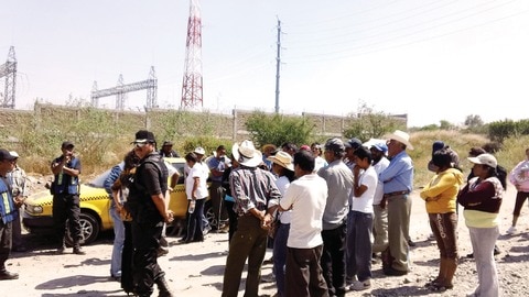 Bloquean un rancho por disputa de calles