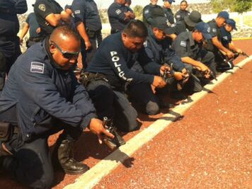 Policías realizan prácticas de tiro