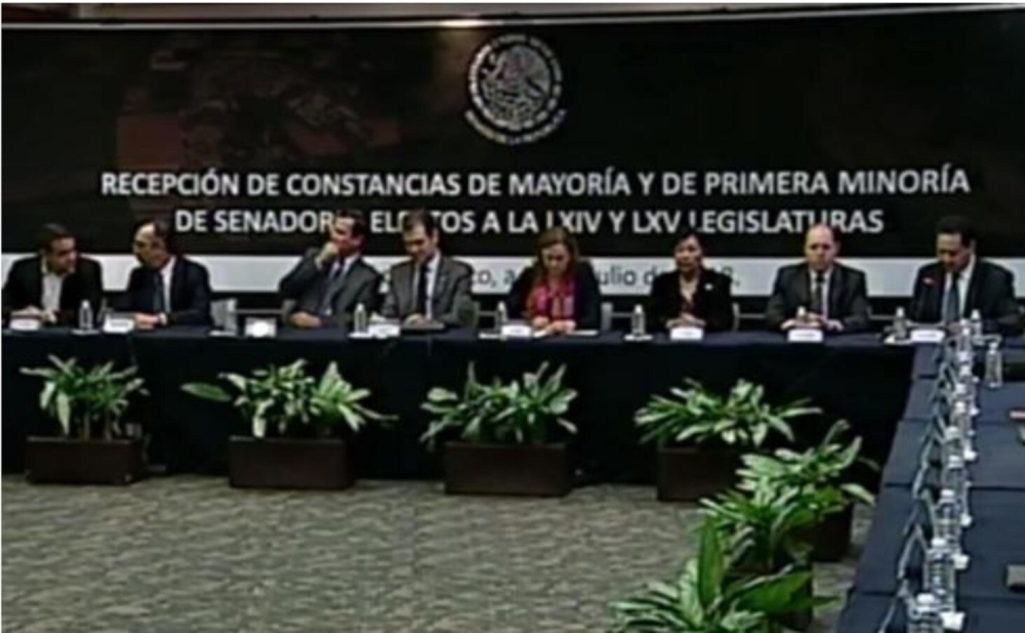 Entrega INE constancia de senadores electos